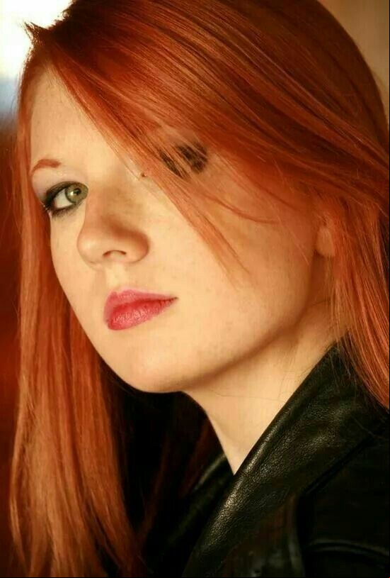 pretty redhead girl beautiful red hair ginger hair green eyes fire hair long red hair red silk hair girls